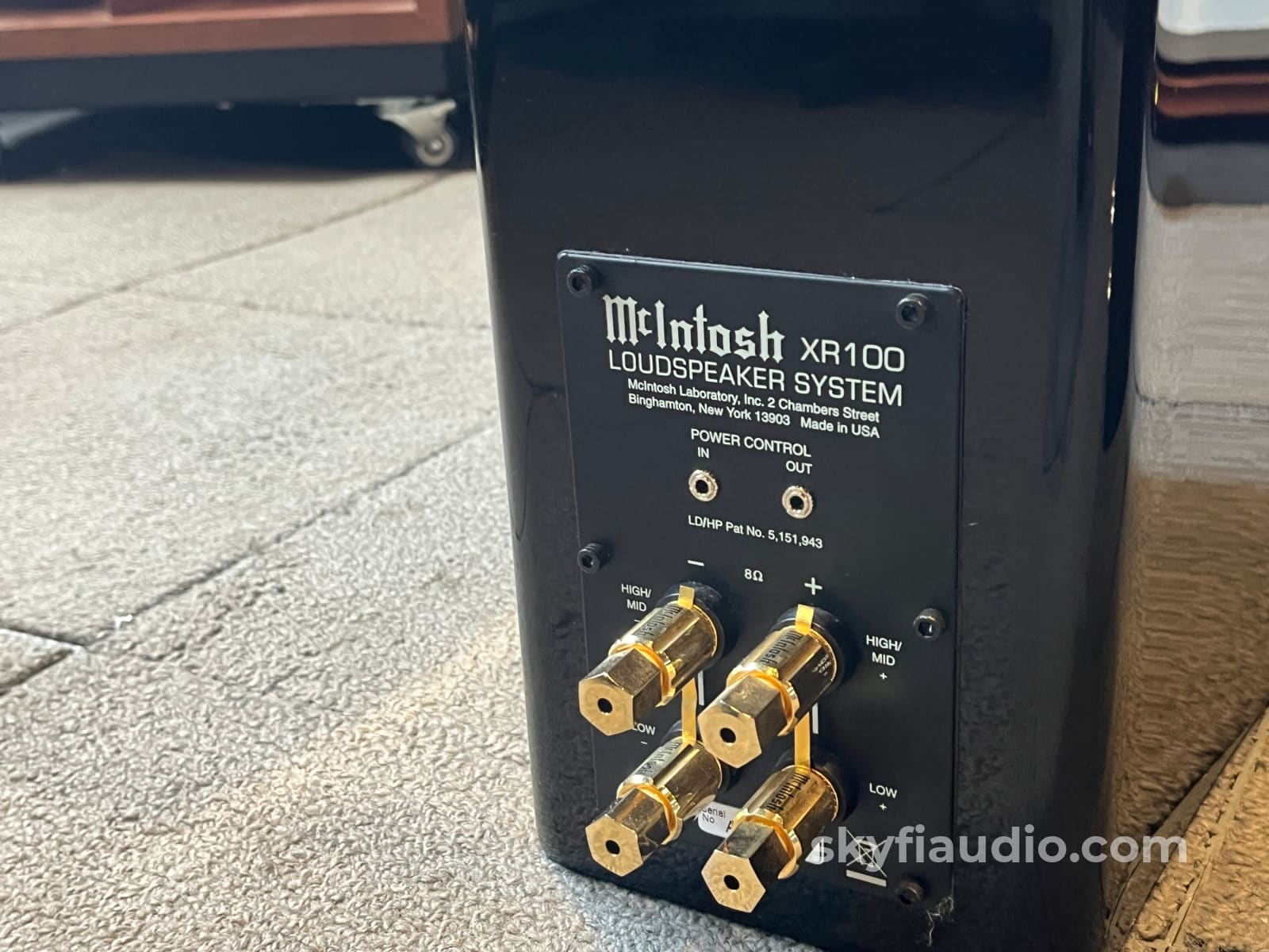 McIntosh XR100 Floorstanding Speakers (Pair) - Pre-Loved Speakers