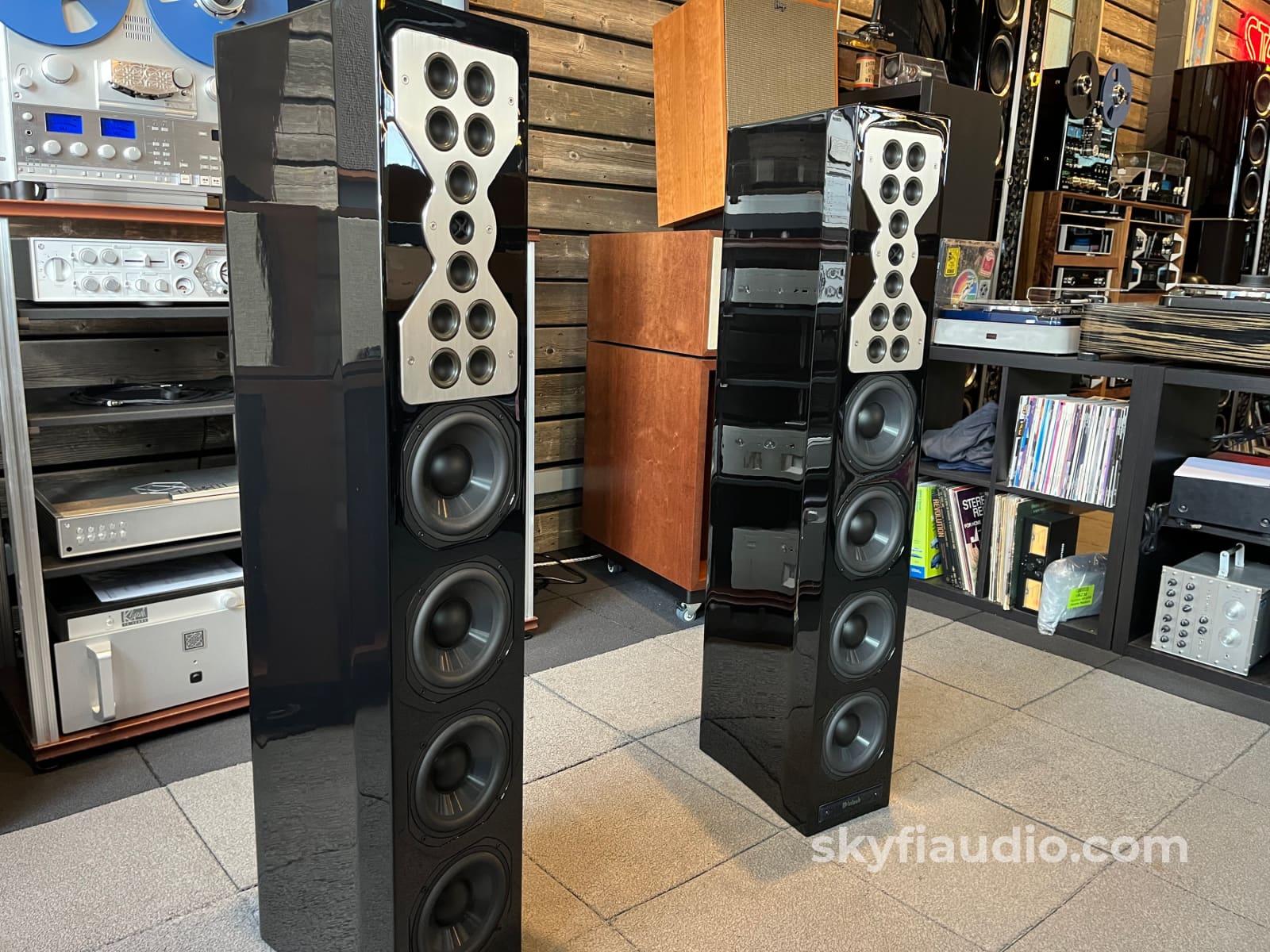 McIntosh XR100 Floorstanding Speakers (Pair) - Pre-Loved Speakers