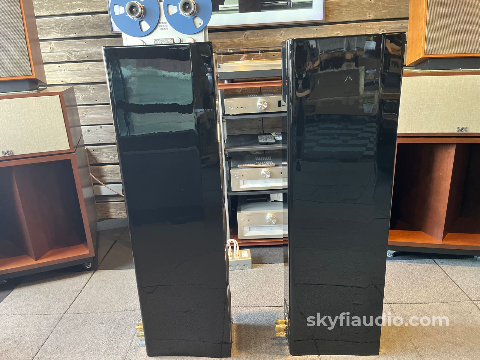 McIntosh XR100 Floorstanding Speakers (Pair) - Pre-Loved Speakers