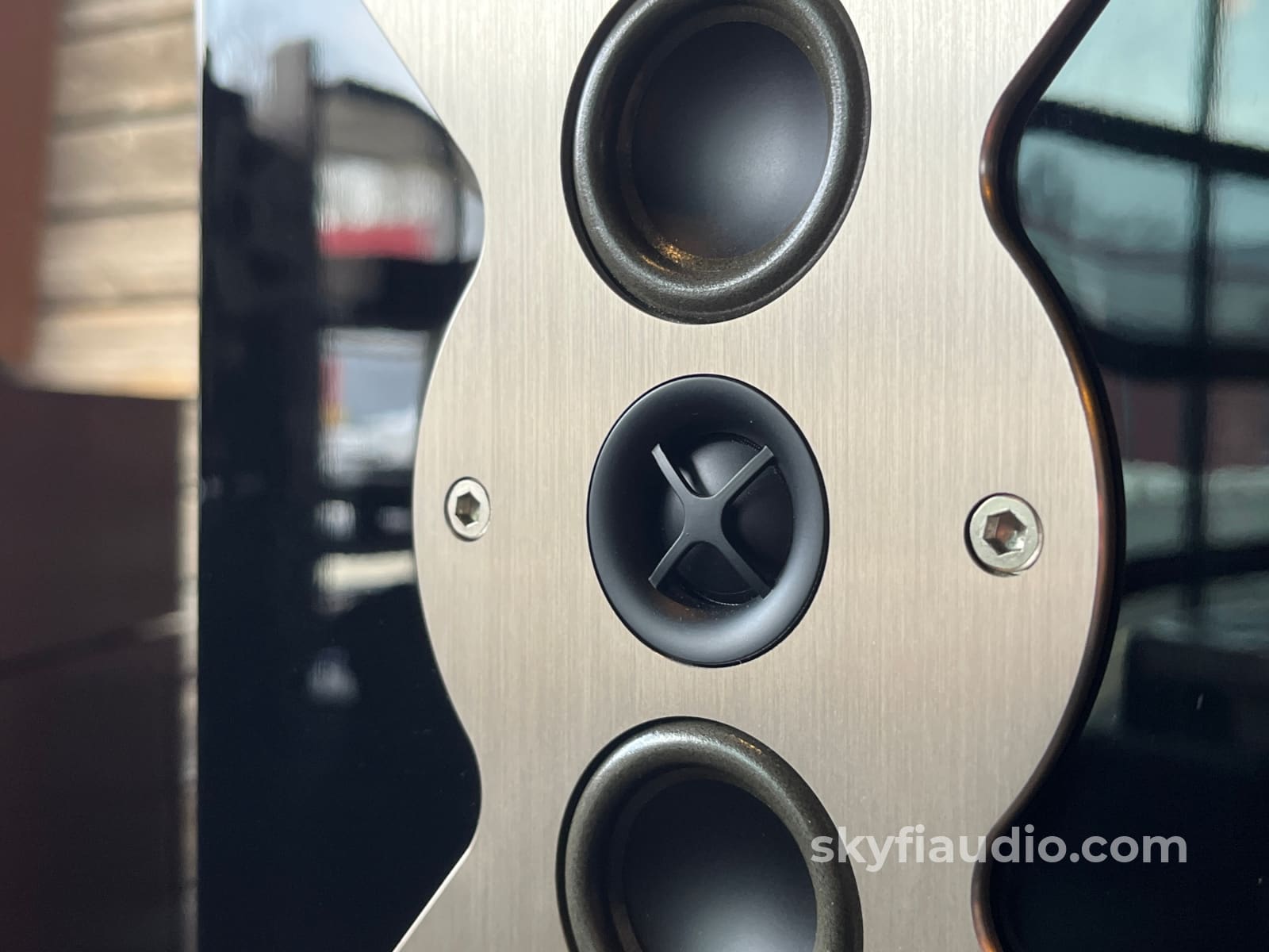 McIntosh XR100 Floorstanding Speakers (Pair) - Pre-Loved Speakers