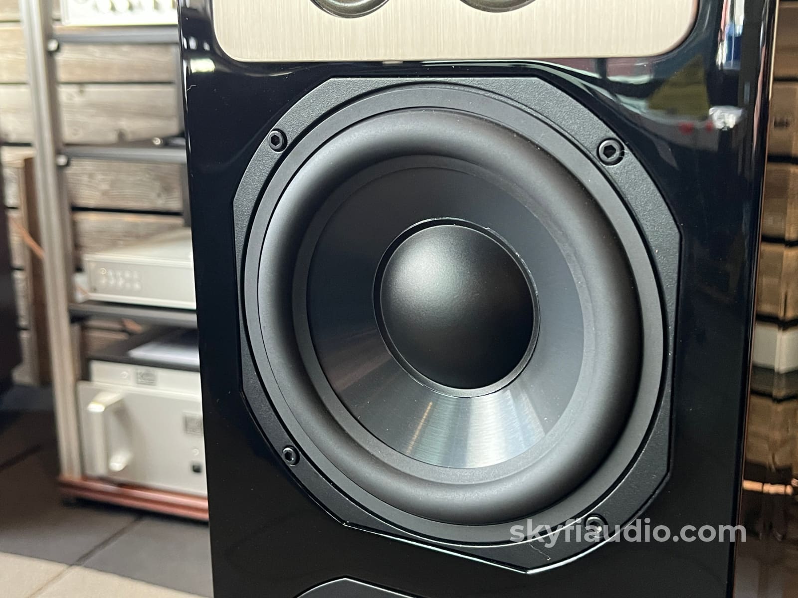 McIntosh XR100 Floorstanding Speakers (Pair) - Pre-Loved Speakers