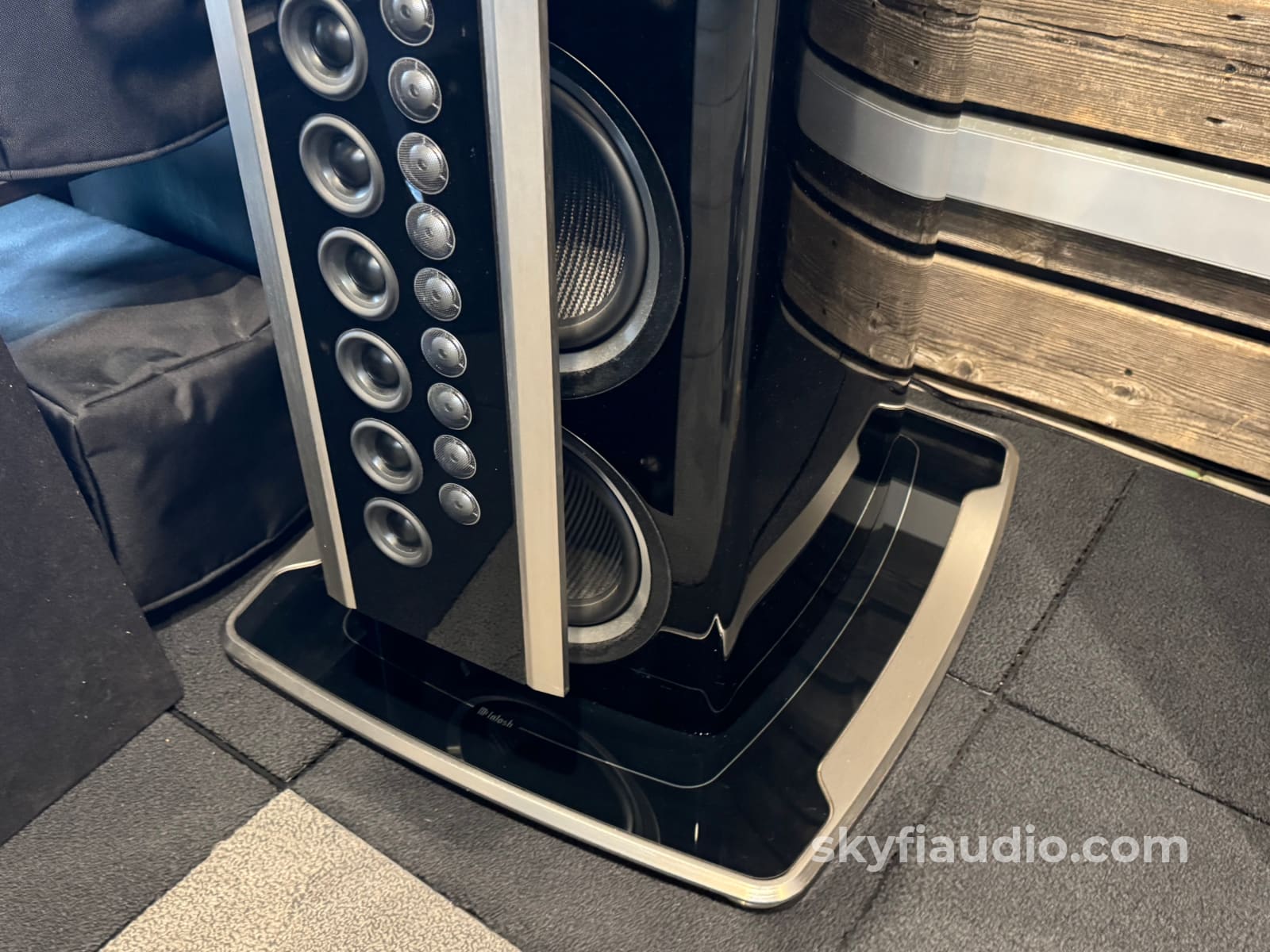 McIntosh XRT2.1K Flagship Speaker Pair - Pre-Loved Speakers