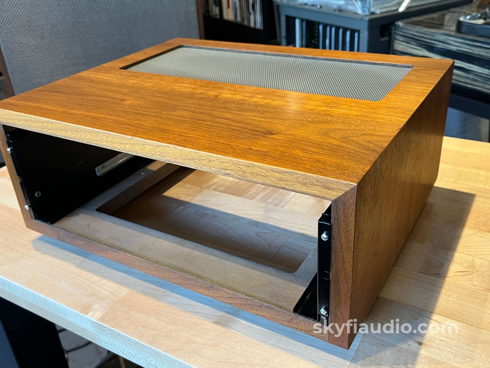 McIntsoh L12R Slant Foot Cabinet w/ Adjustable 10’’/12’’ Panlocs (Accepts Early Panloc Trays) - Accessory