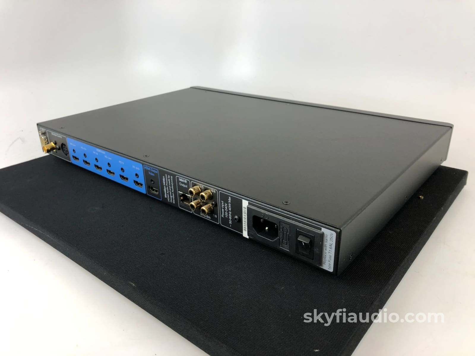 Meridian 861 Home Theater Processor Version 8.0 And Hd621 Hdmi Switch Preamplifier