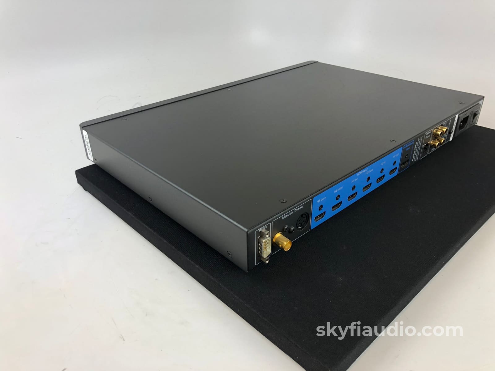 Meridian 861 Home Theater Processor Version 8.0 And Hd621 Hdmi Switch Preamplifier