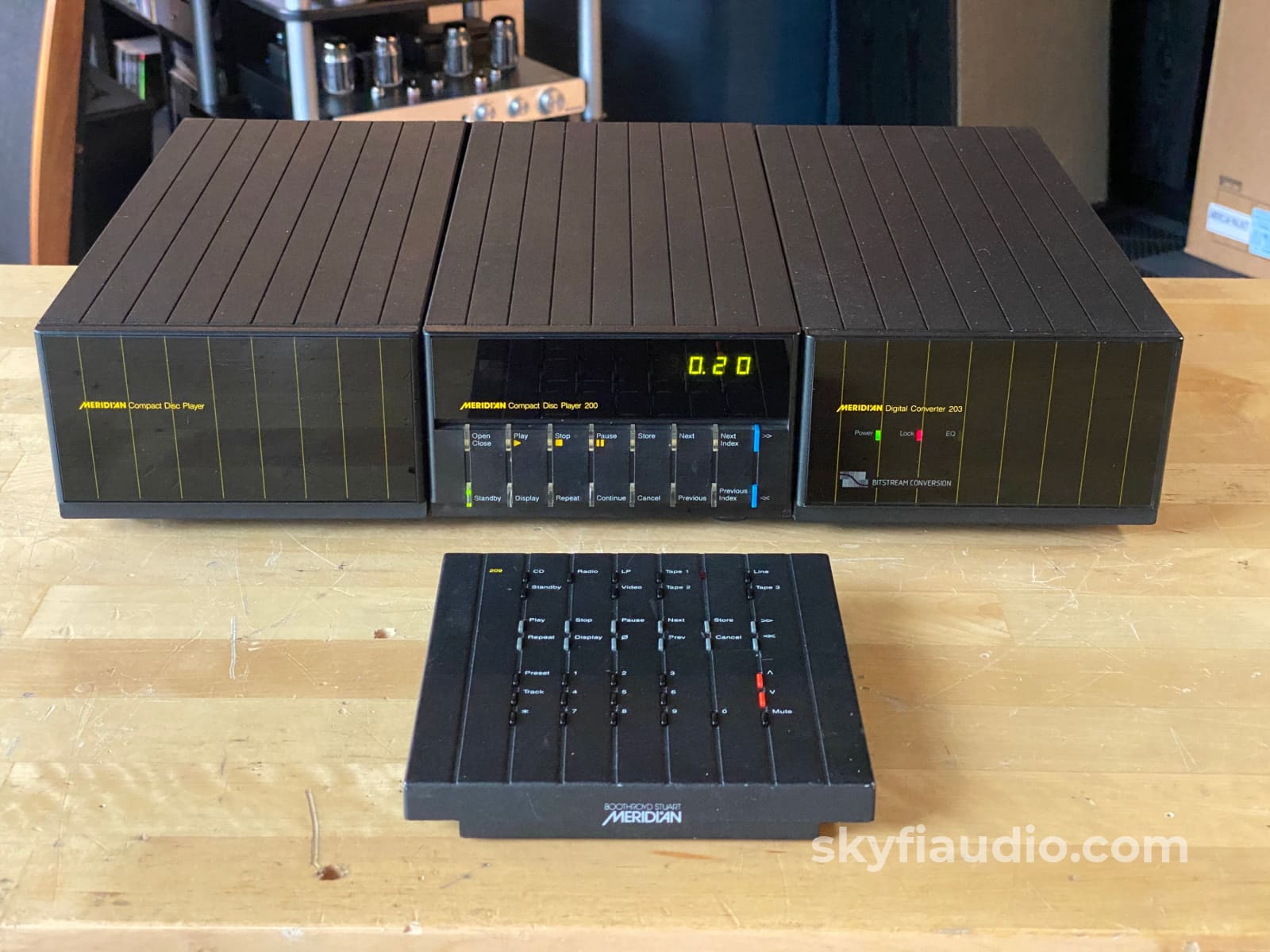 Meridian Compact Disc Player 200 W/Meridian 203 D/A Processor And Upgraded Remote Cd + Digital