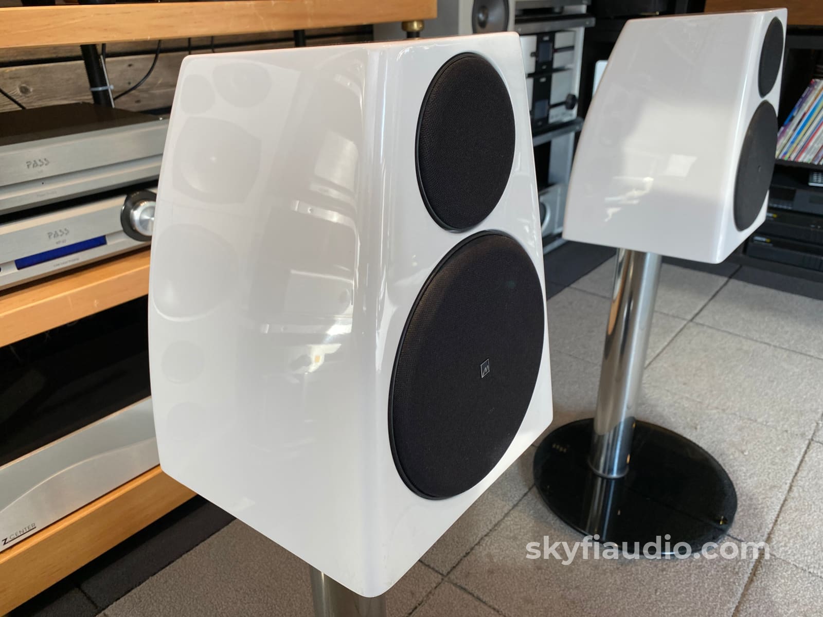 Meridian Dsp3200 Digital Active Powered Speakers With Stands Current Model
