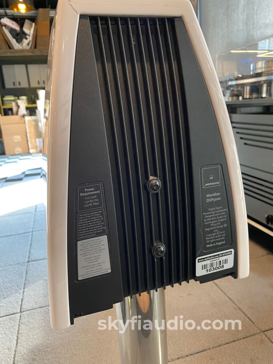 Meridian Dsp3200 Digital Active Powered Speakers With Stands Current Model