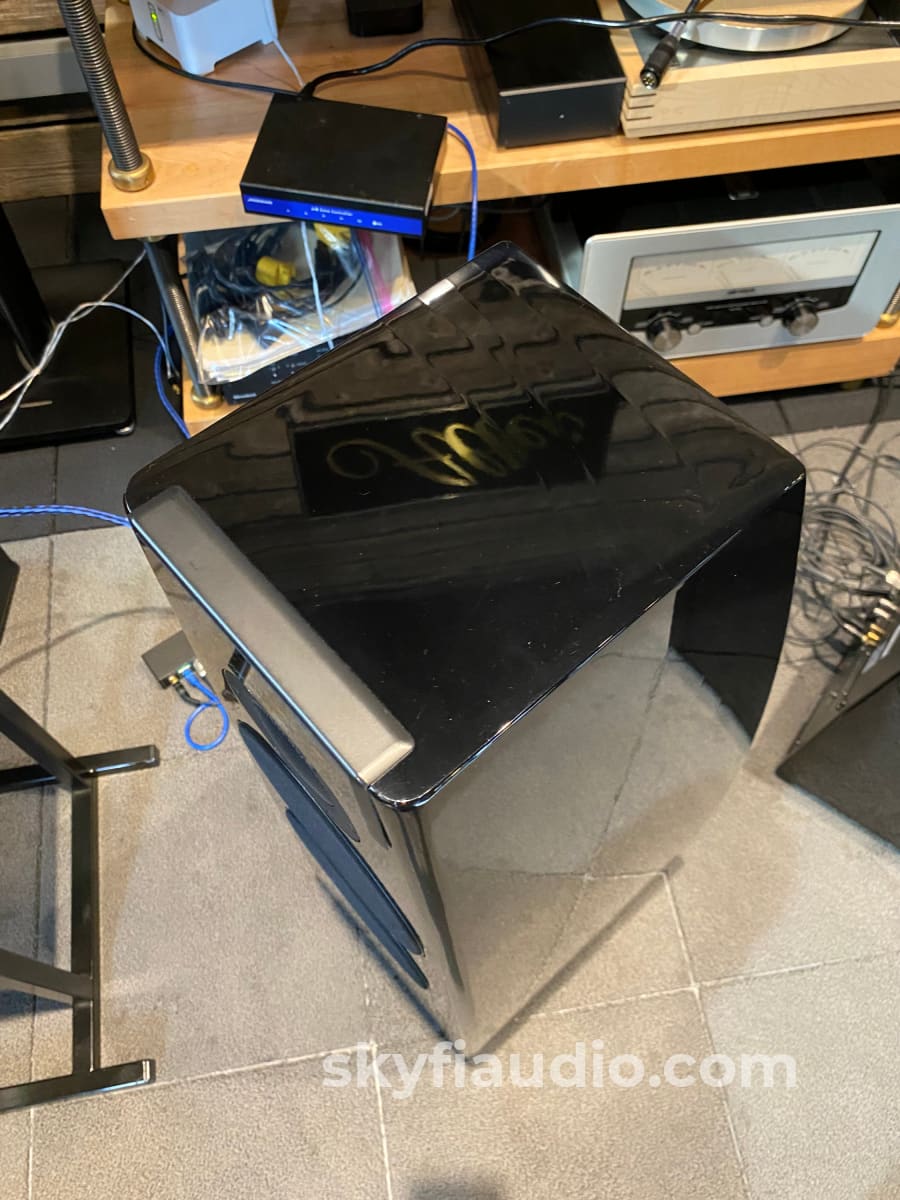 Meridian Dsp5200 Digital Active Speakers With Upgrades And Cartons $15 000 Msrp