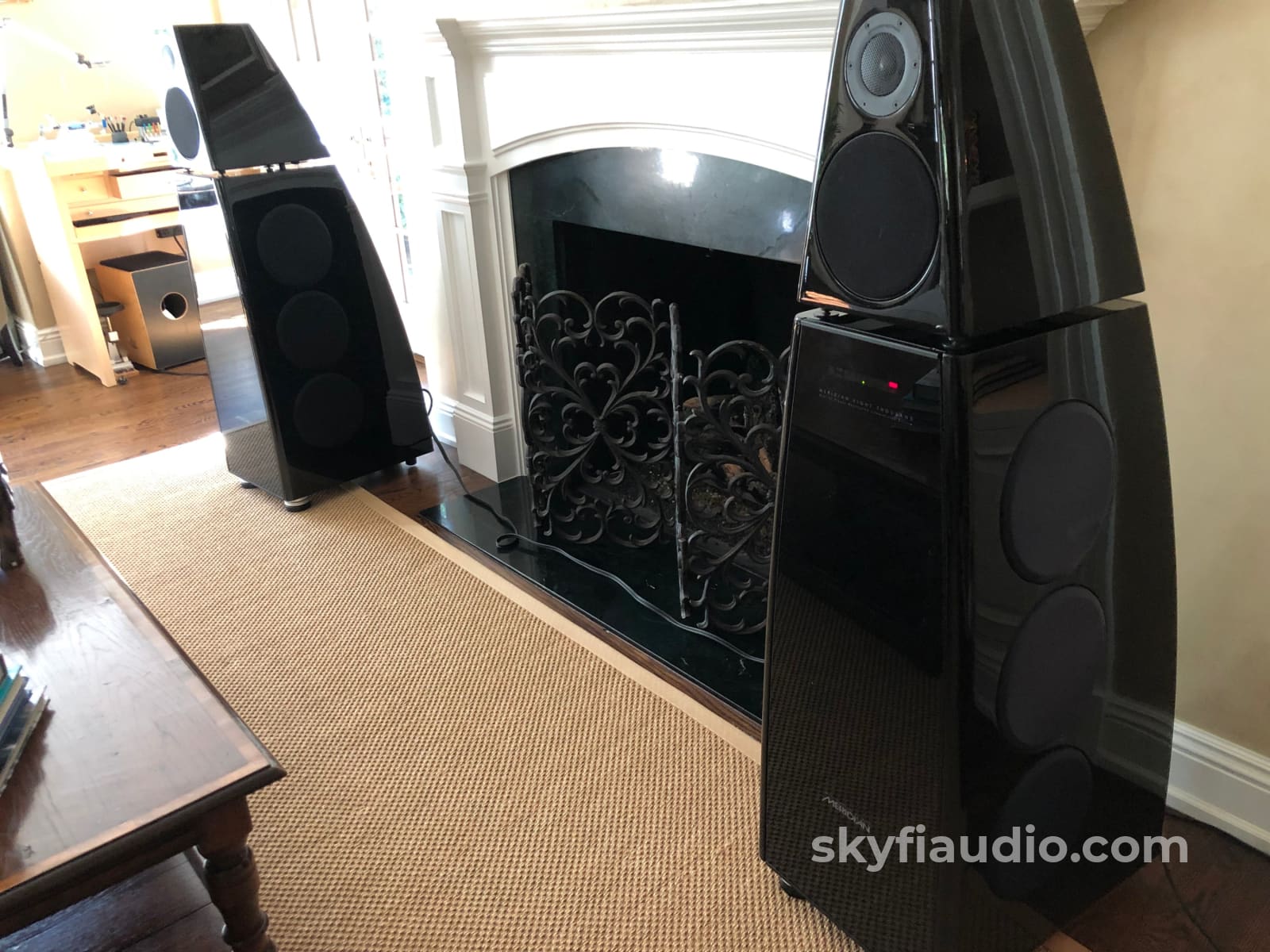 Meridian Dsp8000 Flagship Powered Speakers
