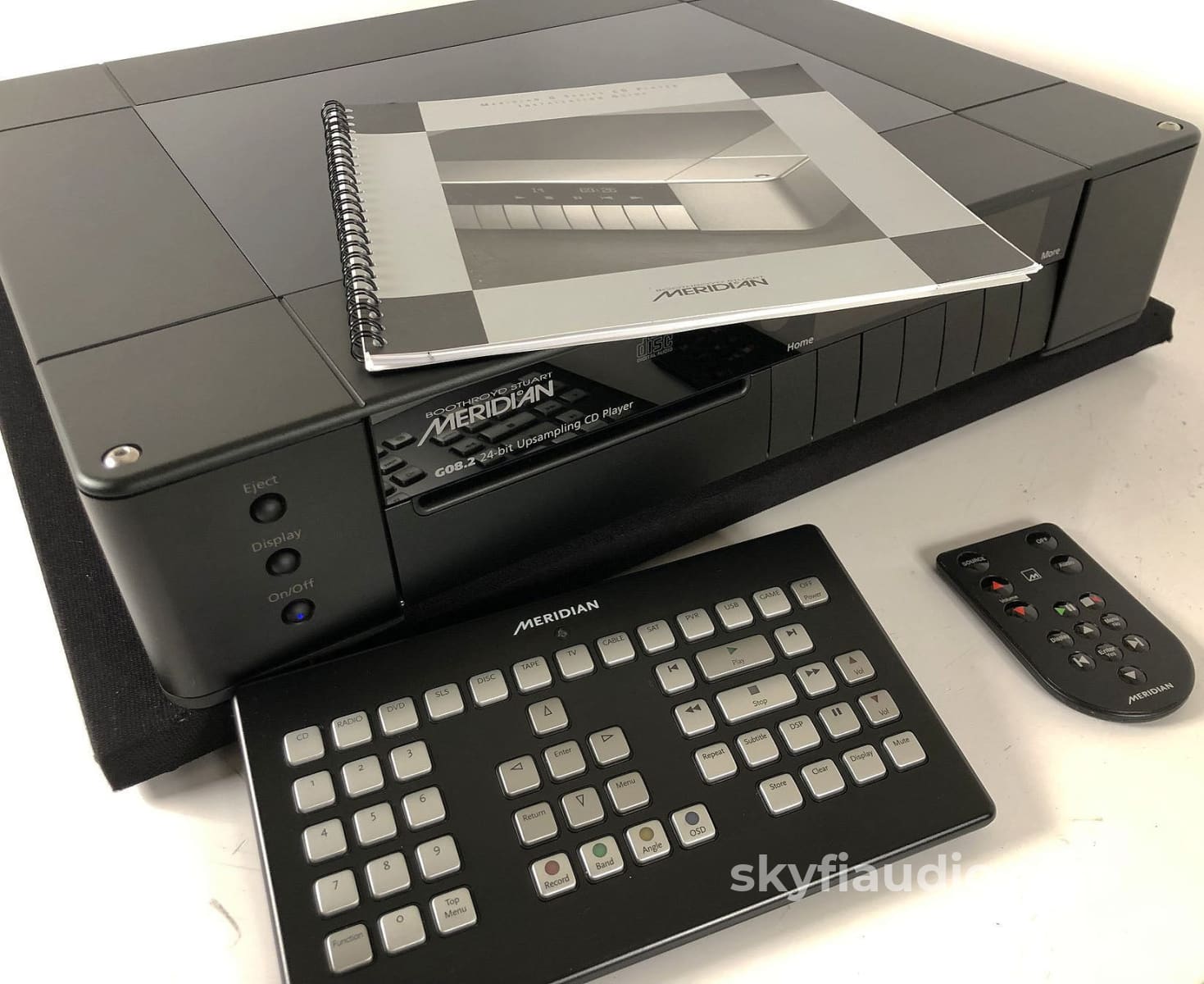 Meridian G08.2 - 24-Bit Upsampling Cd Player With Dual Remotes + Digital