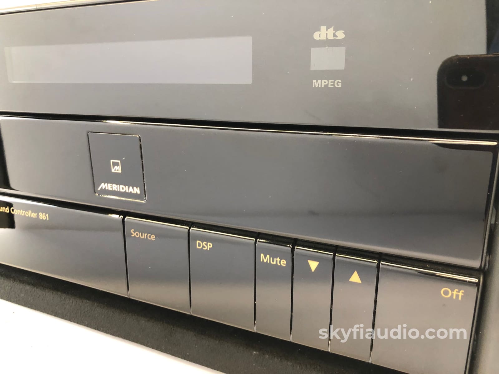 Meridian Reference Digital Surround Controller 861V8 - Latest Software Preamplifier
