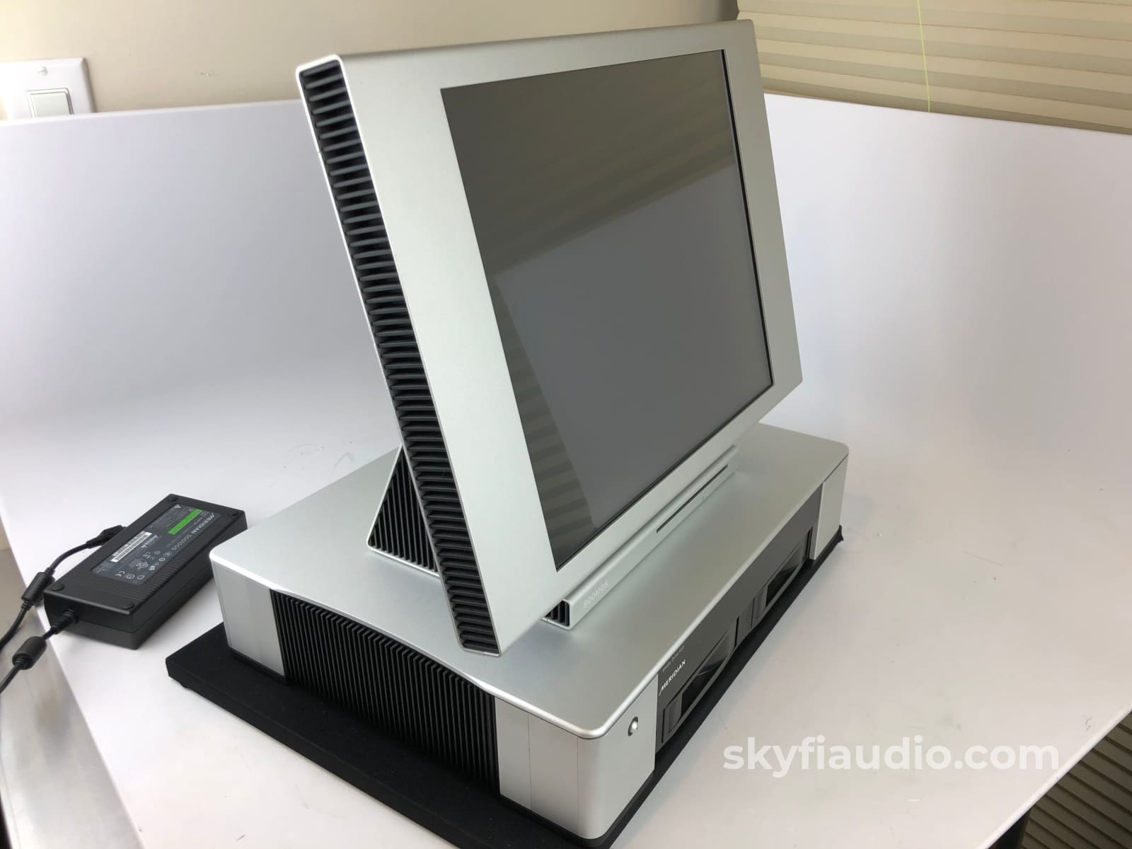 Meridian Sooloos Control 15 Music Server Featuring Mqa And 4Tb Media Drive Cd + Digital