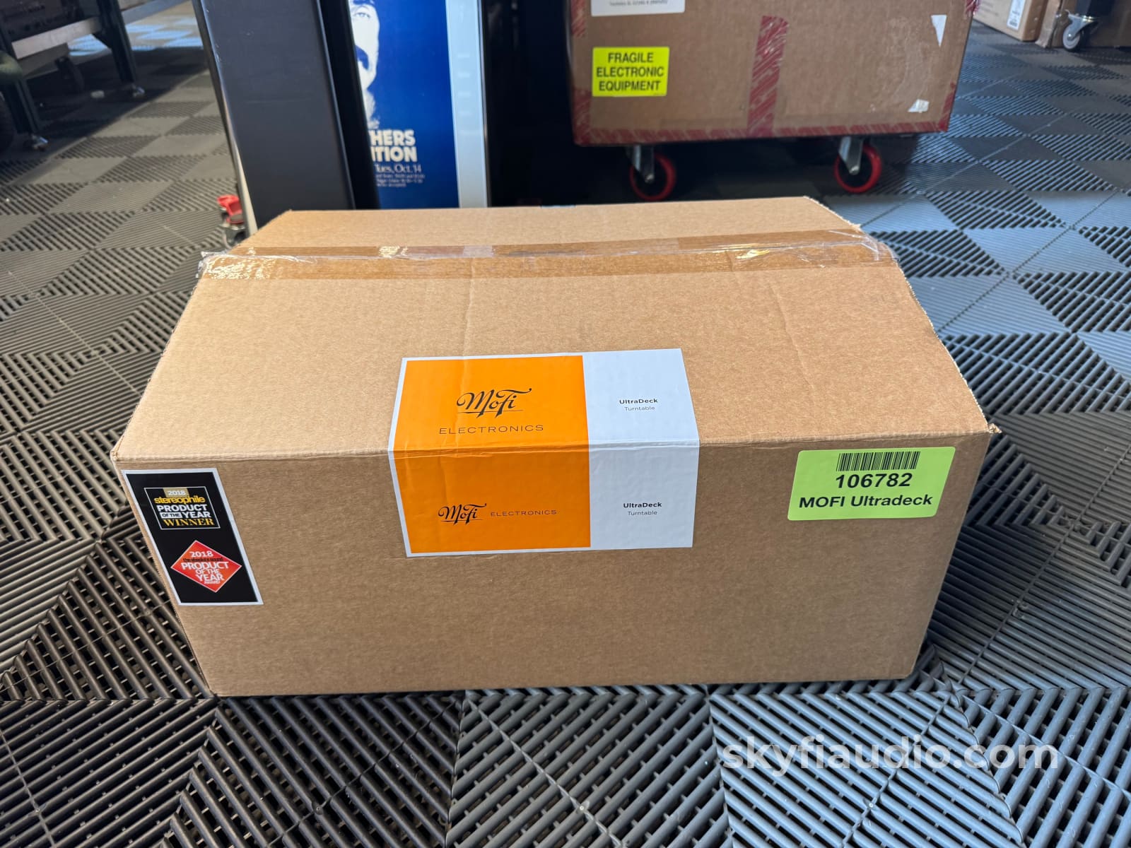 MOFI Ultradeck Turntable w/ New Sumiko Blue Point No.3 MC Phono Cartridge. Turntable