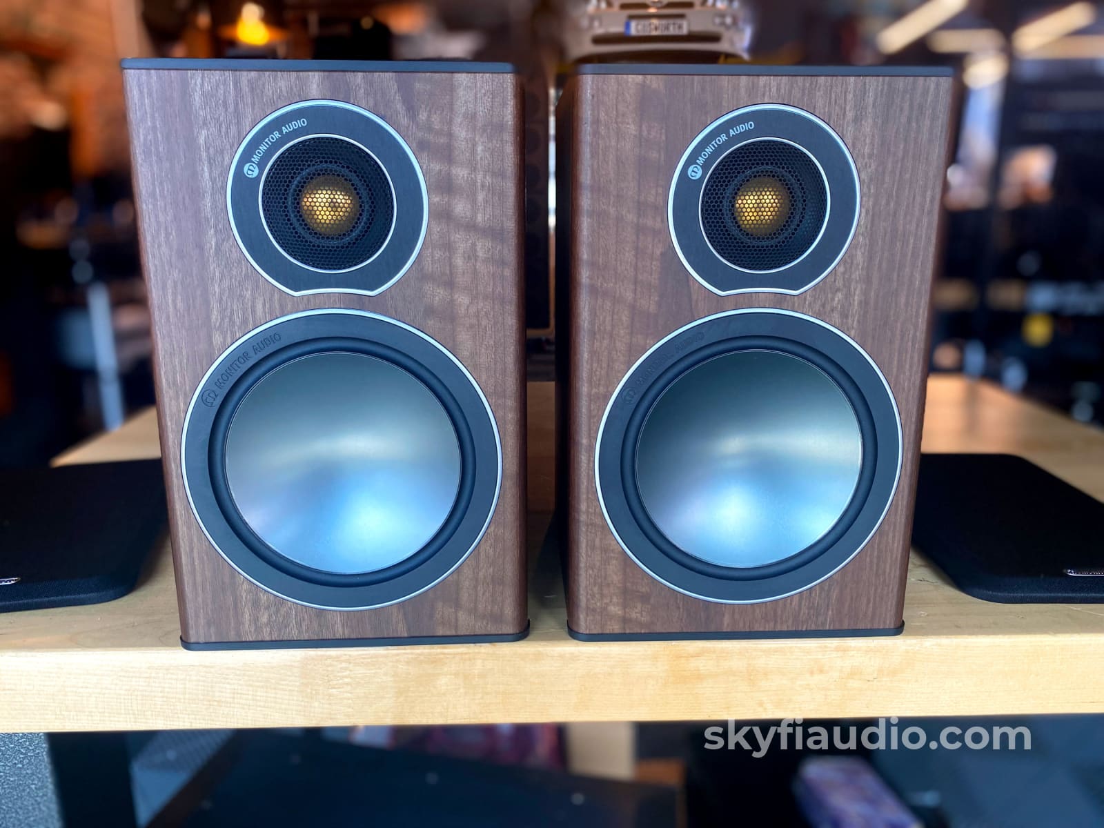 Monitor Audio Bronze 1 Bookshelf Speakers In Dark Wood Minty