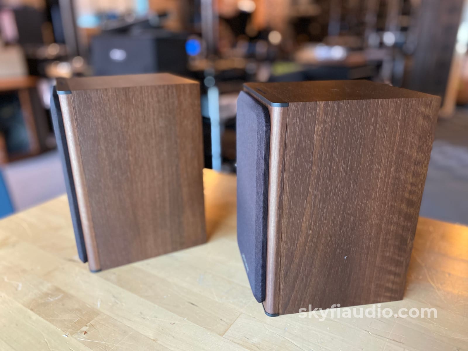 Monitor Audio Bronze 1 Bookshelf Speakers In Dark Wood Minty