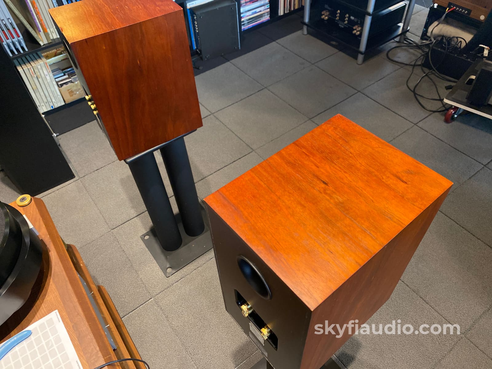 Monitor Audio Gold Reference 10 Bookshelf Speakers - Rose Mahogany Finish