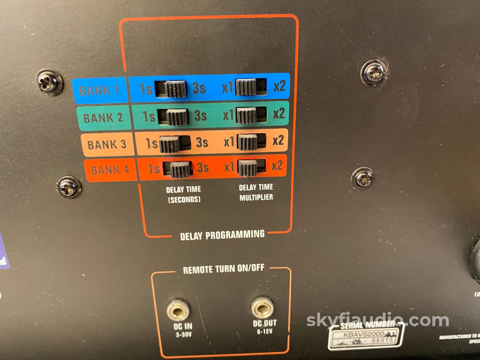 Monster Power Avs 2000 - Automatic Voltage Stabilizer Conditioner