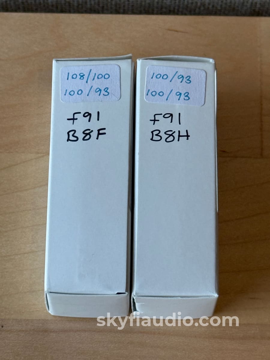 Mullard ECC83 / 12AX7 B8F/B8H (ECC83 / 12AX7)- Blackburn 1958 Round Getter Accessory