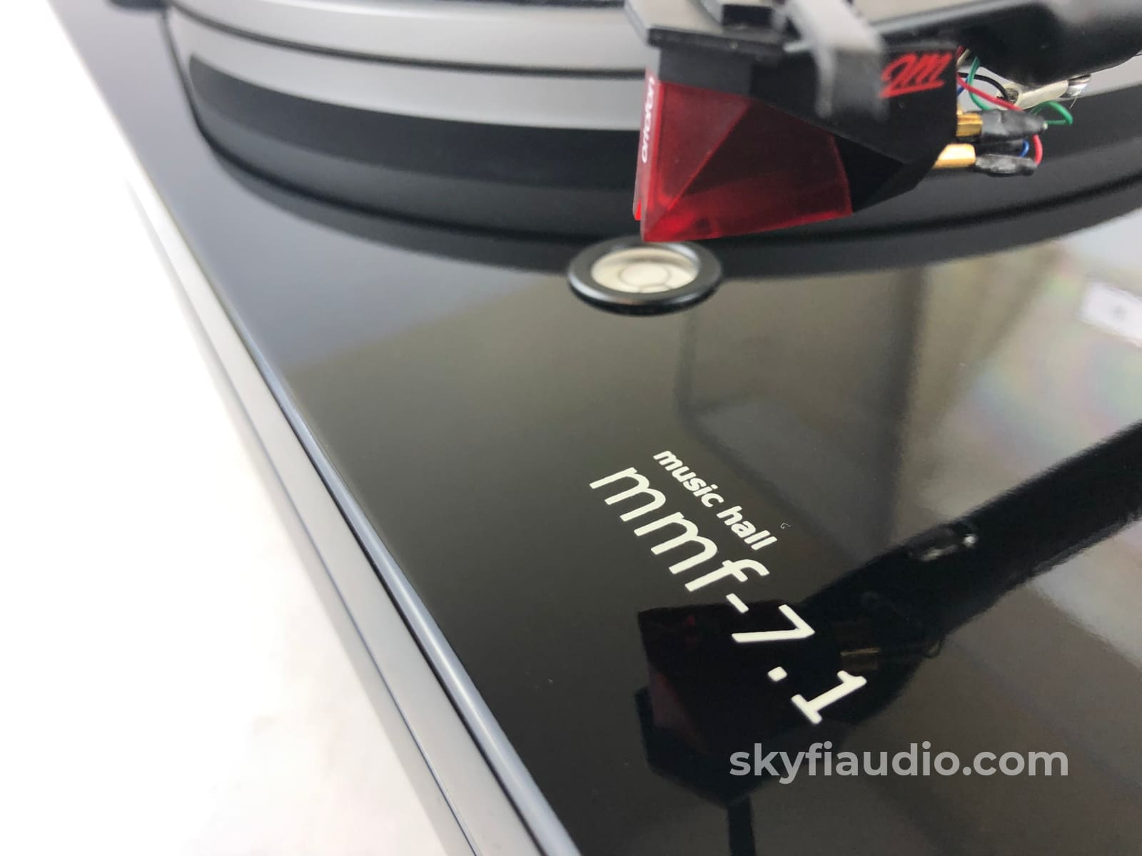 Music Hall Mmf-7.1 Turntable With New Ortofon 2M Red