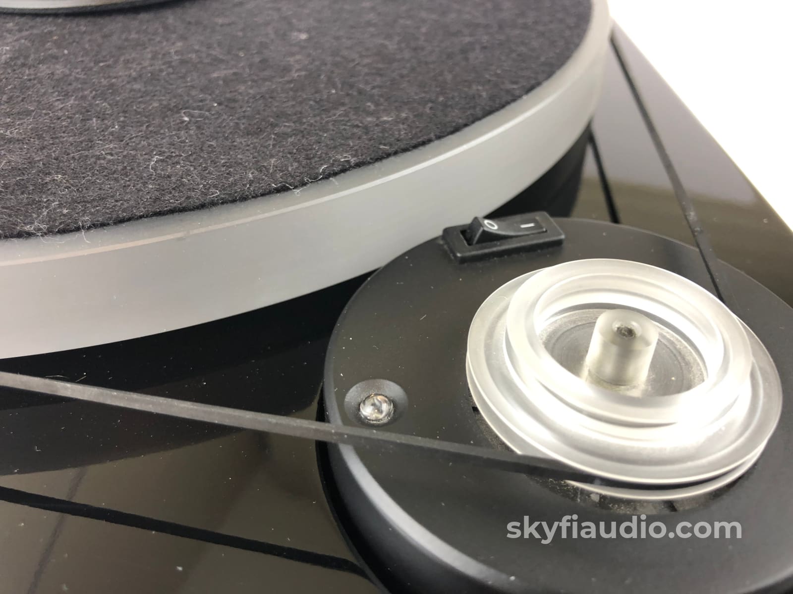 Music Hall Mmf-7.1 Turntable With New Ortofon 2M Red