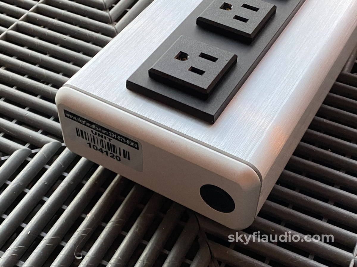 Nordost Qbase Ac Distribution Unit - Qrt Qb8 Mark Ii Power Conditioner