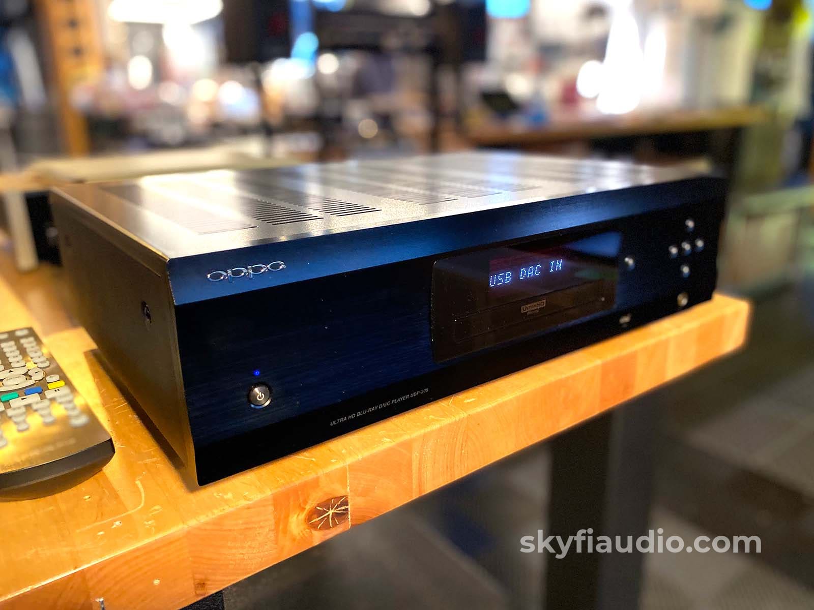 Oppo Udp-205 4K Ultra Hd Blu-Ray Sacd/Cd Player Hardly Used And Complete Cd + Digital