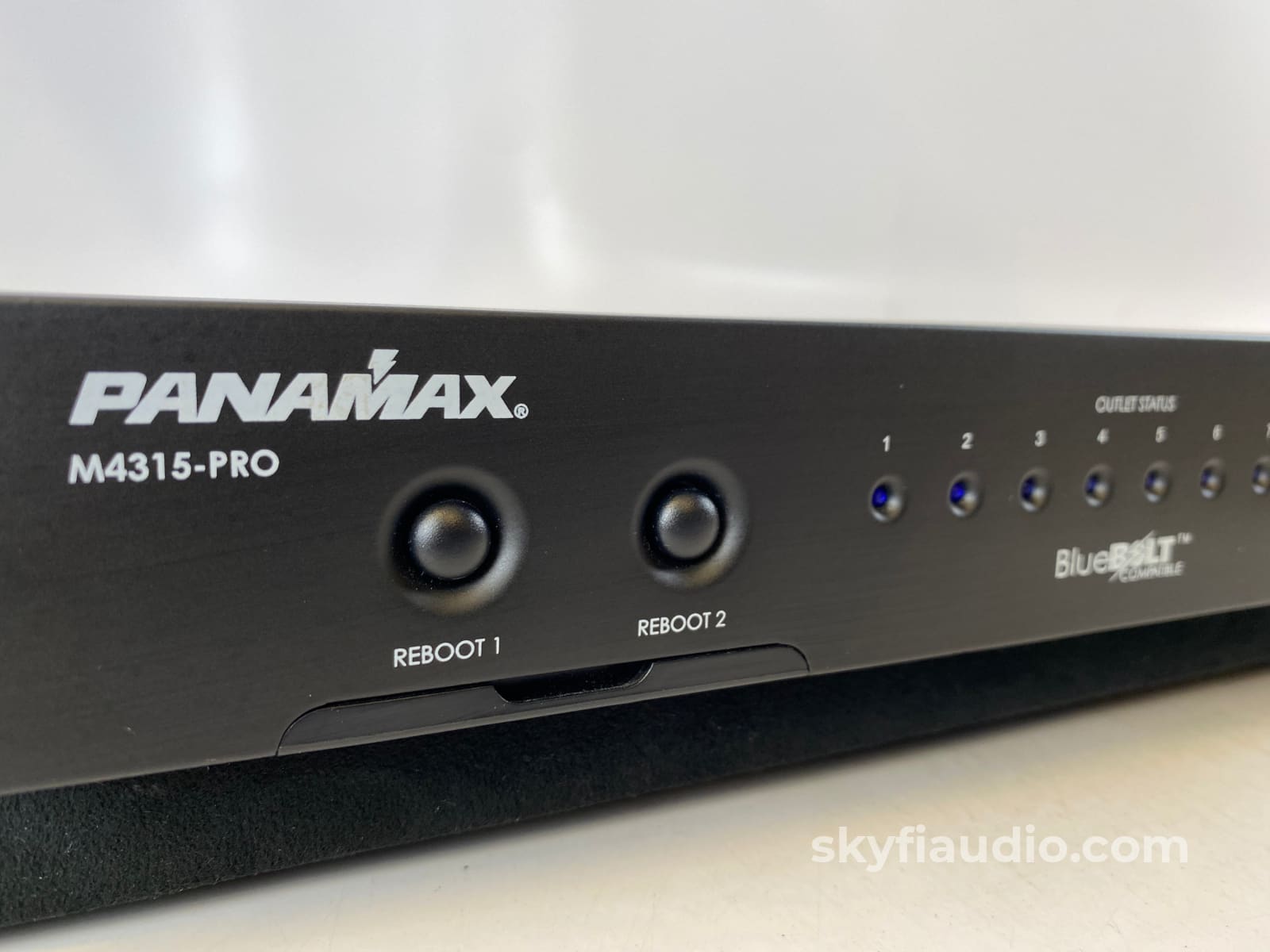Panamax 4315-Pro Power Conditioner And Controller Bluebolt Capable Included
