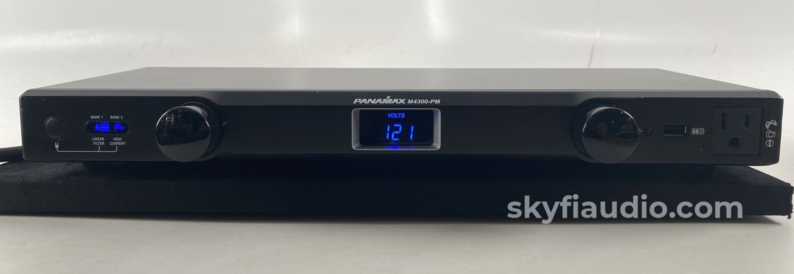 Panamax M4300-Pm A/V Surge Suppressor With Meter Power Conditioner