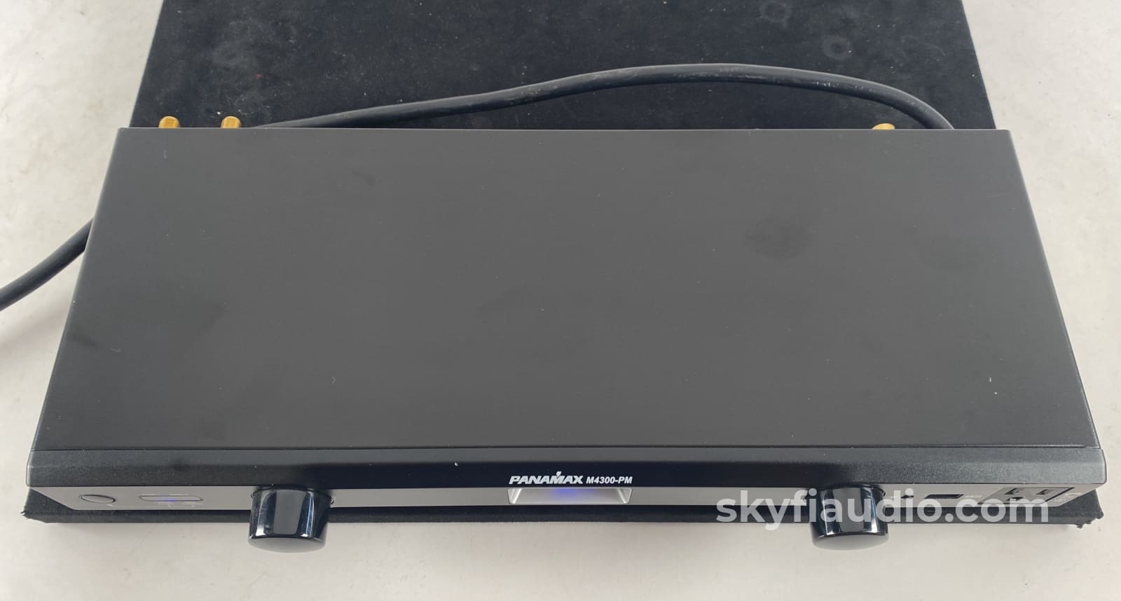 Panamax M4300-Pm A/V Surge Suppressor With Meter Power Conditioner