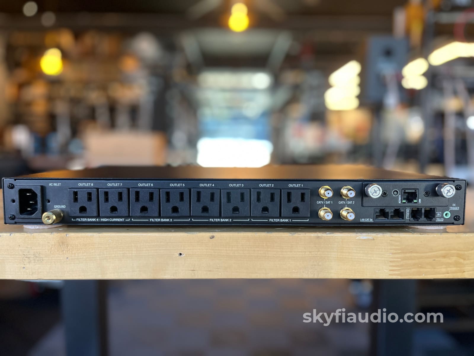 Panamax M4315-Pro Power Conditioner