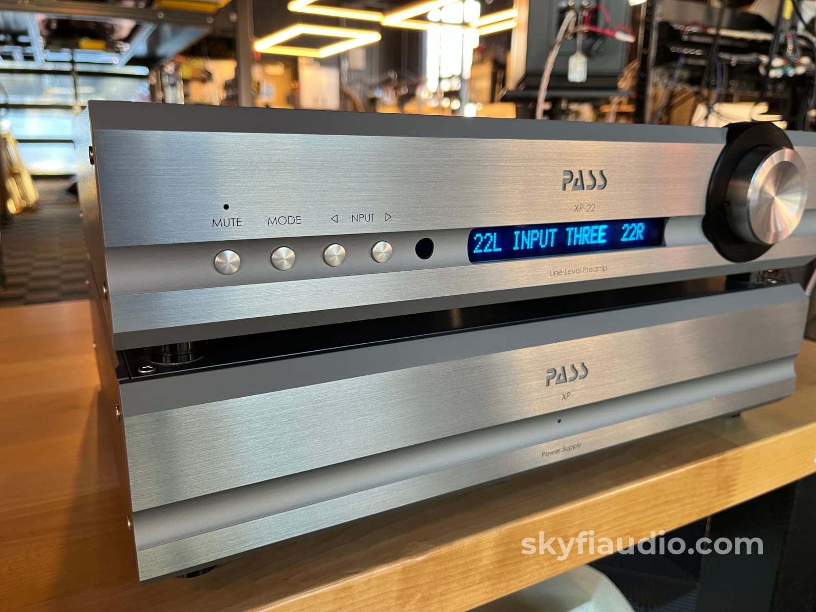 Pass Labs XP-22 Dual Chassis Analog Preamplifier Preamplifier