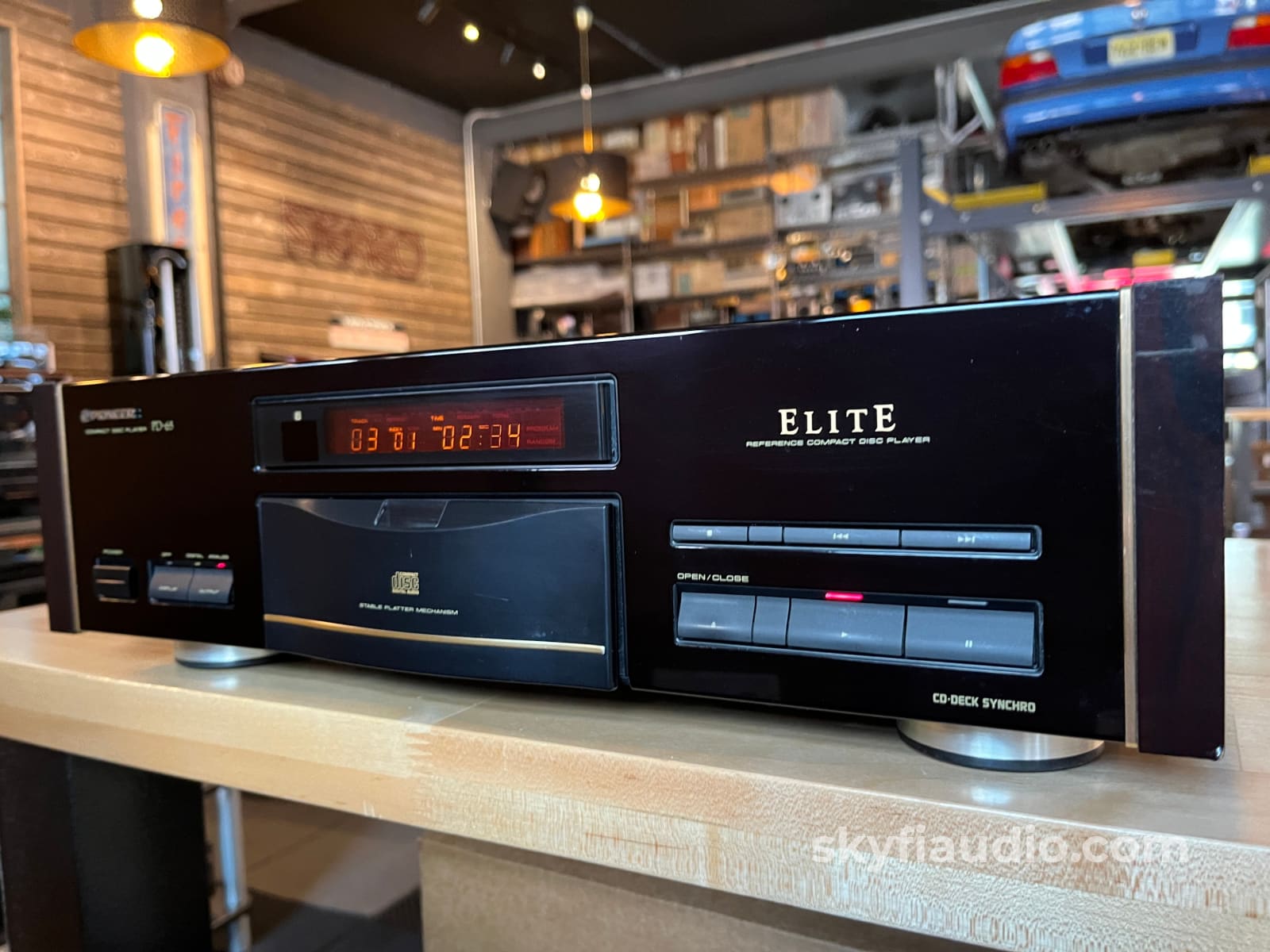 Pioneer Elite PD-65 CD Player - W/ Stable Platter Mechanism CD + Digital