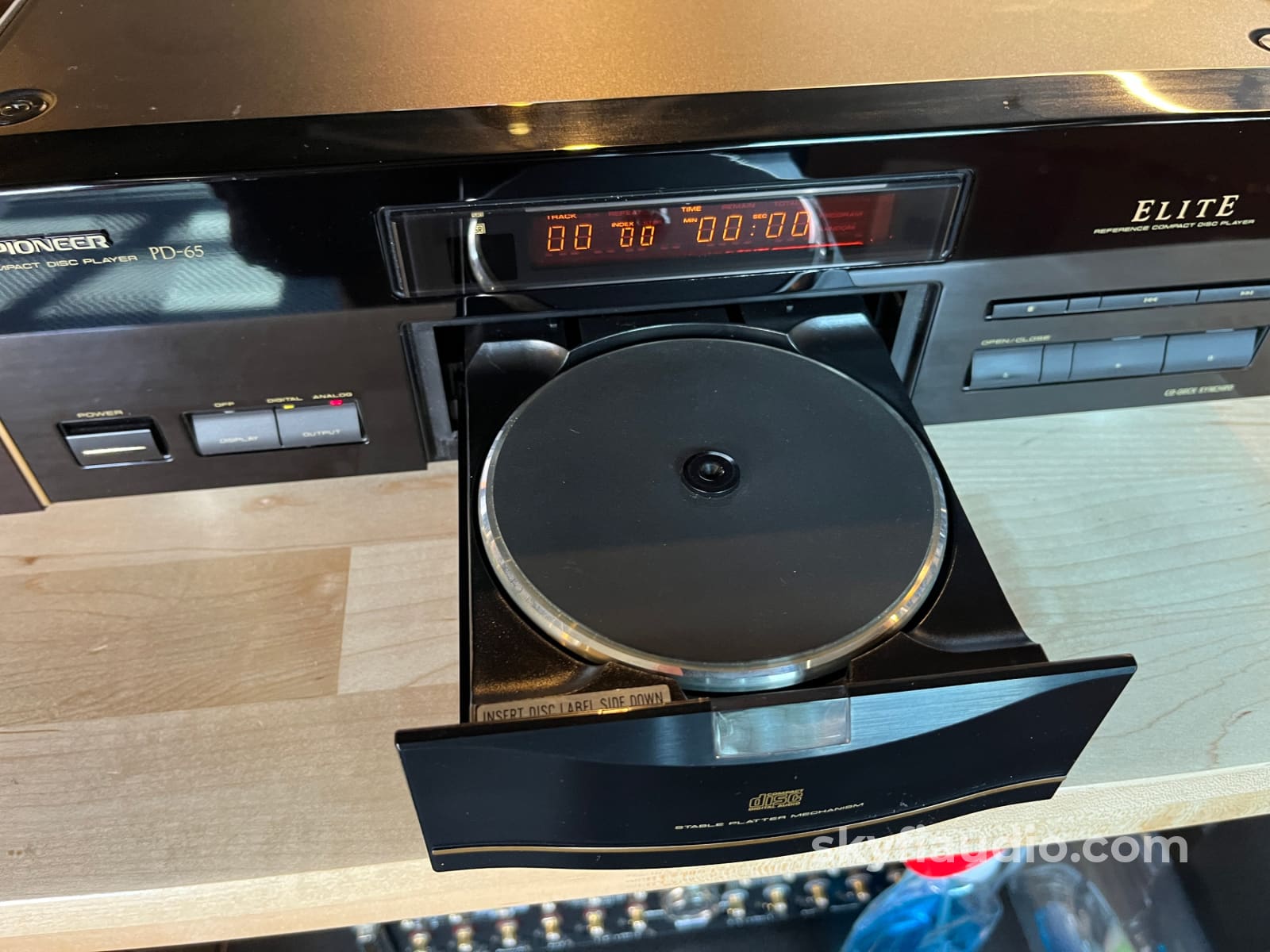 Pioneer Elite PD-65 CD Player - W/ Stable Platter Mechanism CD + Digital