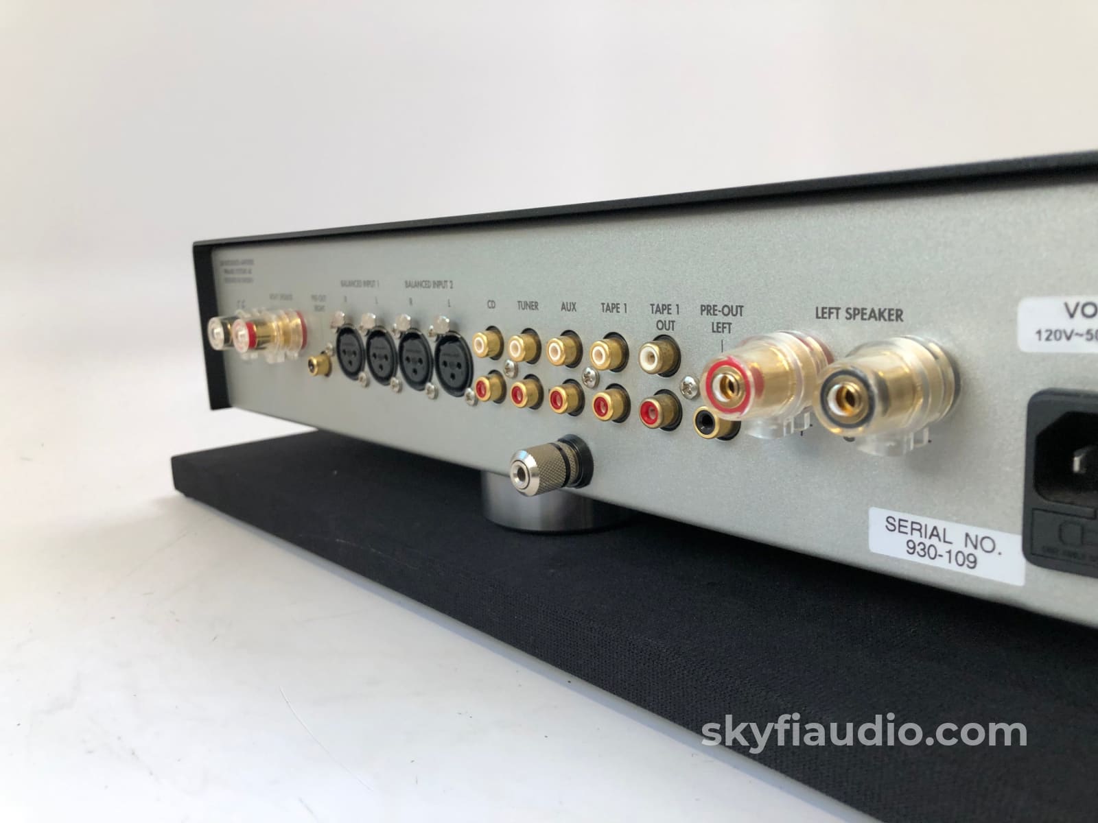 Primare I30 Integrated Solid State Amplifier With Remote