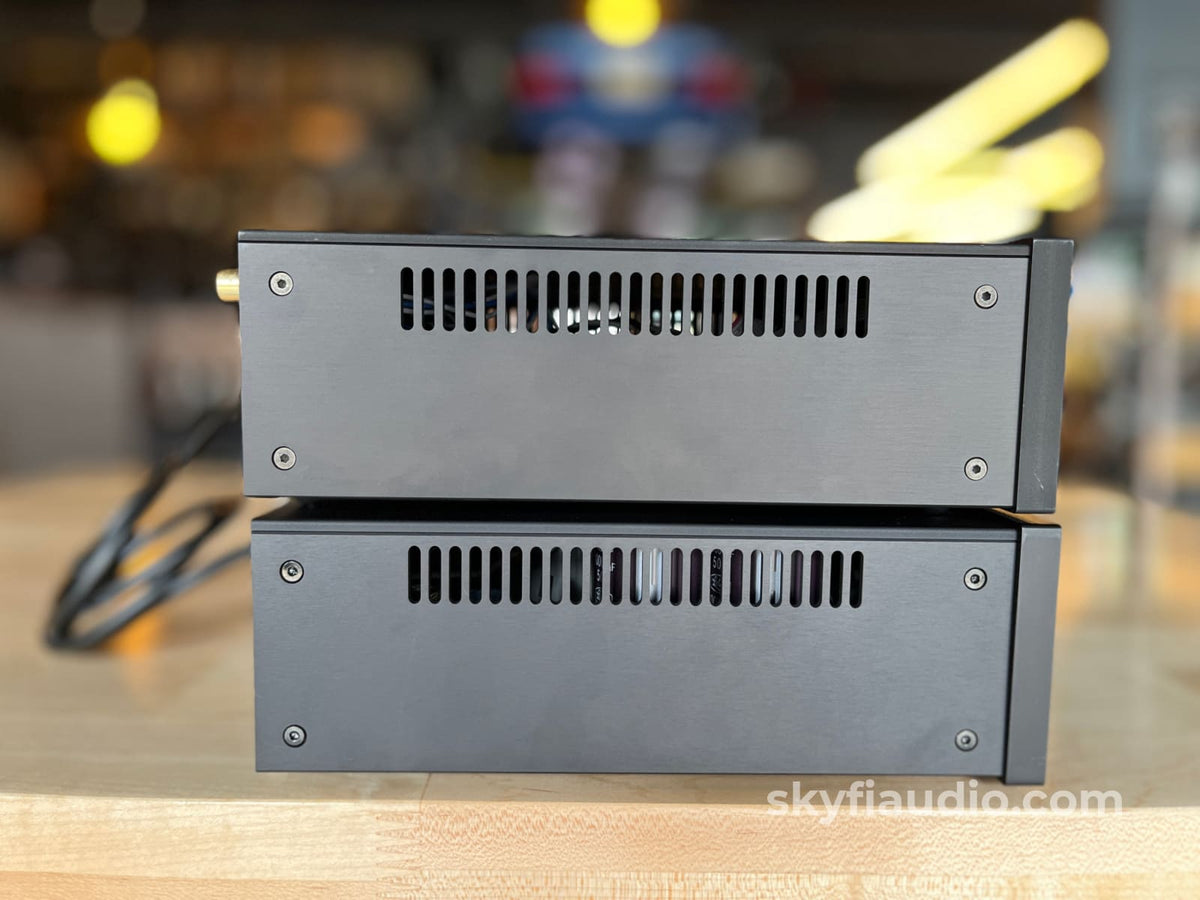 Pro-ject Stereo Box RS Integrated amplifier w/ Power box RS Linear Power Supply Integrated Amplifier