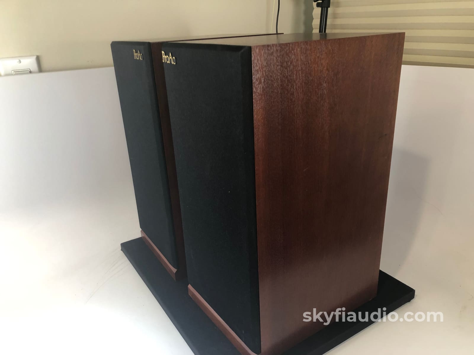 Proac Response D Two - Bookshelf Or Stand Mounted Speakers