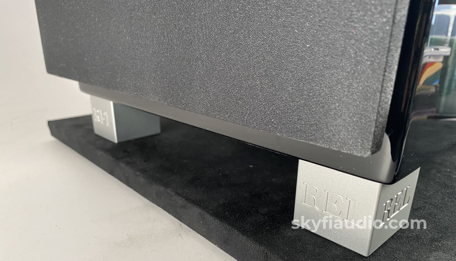 Rel Acoustics T/7I Powered Subwoofer 200W Class A/B Design Amplifier 8 Driver Speakers