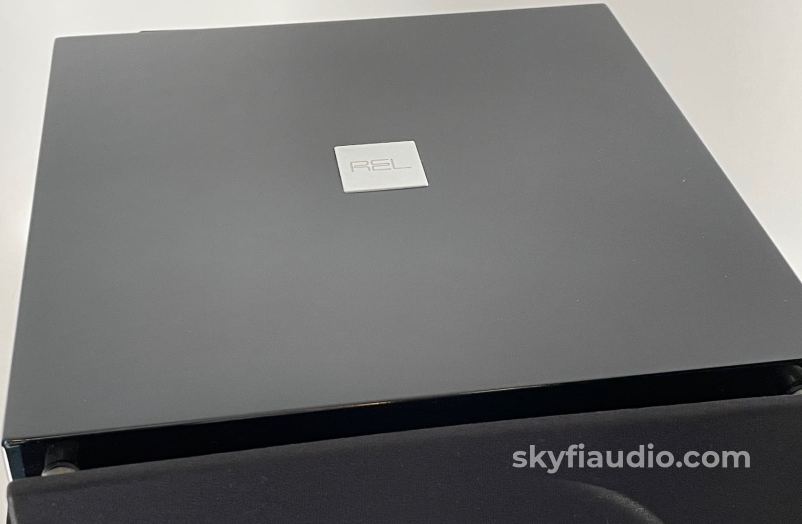 Rel Acoustics T7 Subwoofer - 200W Class A/B Amplifier With Dual Woofers Speakers