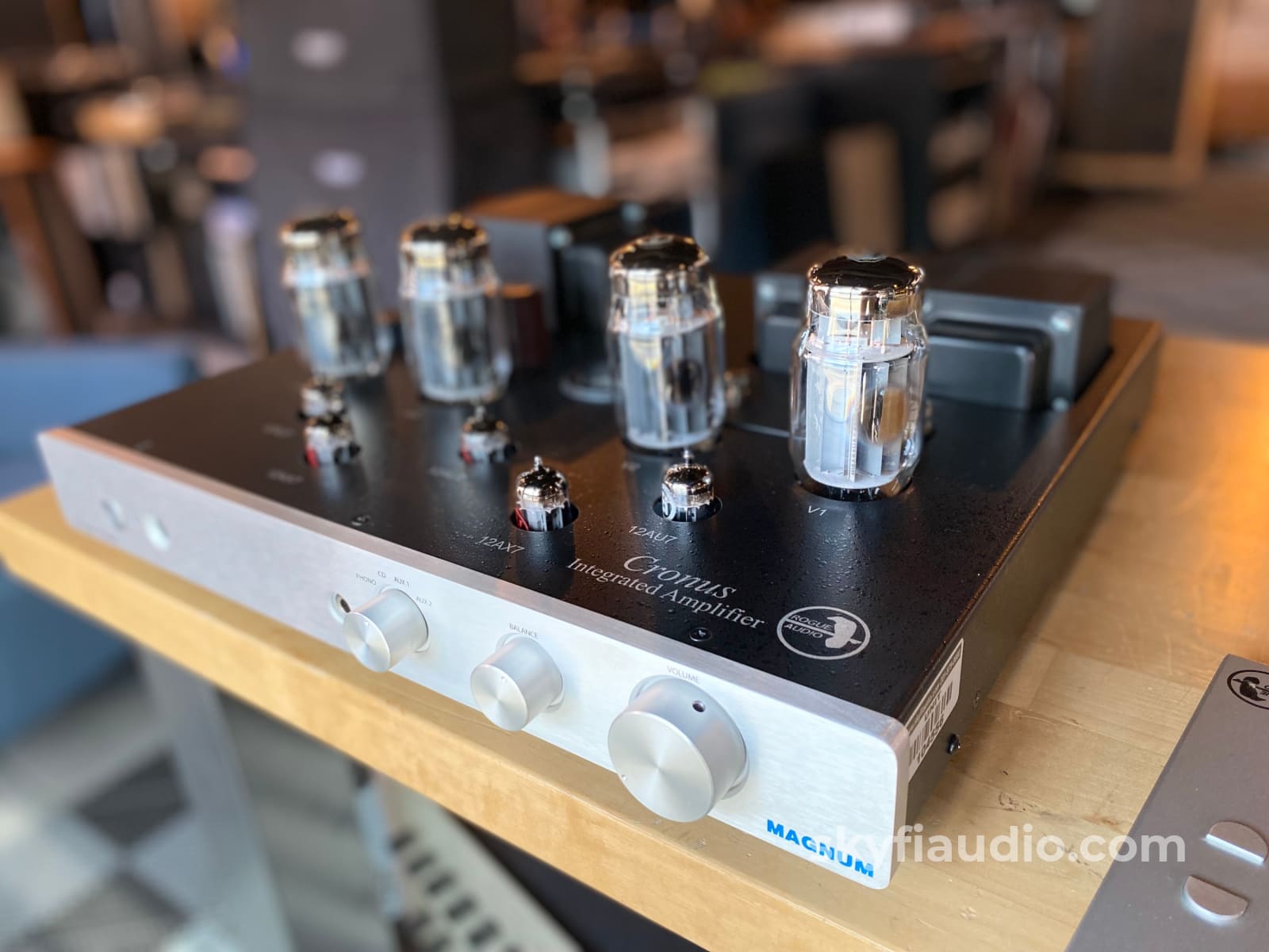 Rogue Audio Cronus Magnum Tube Integrated W/Solid State Phono Stage Amplifier