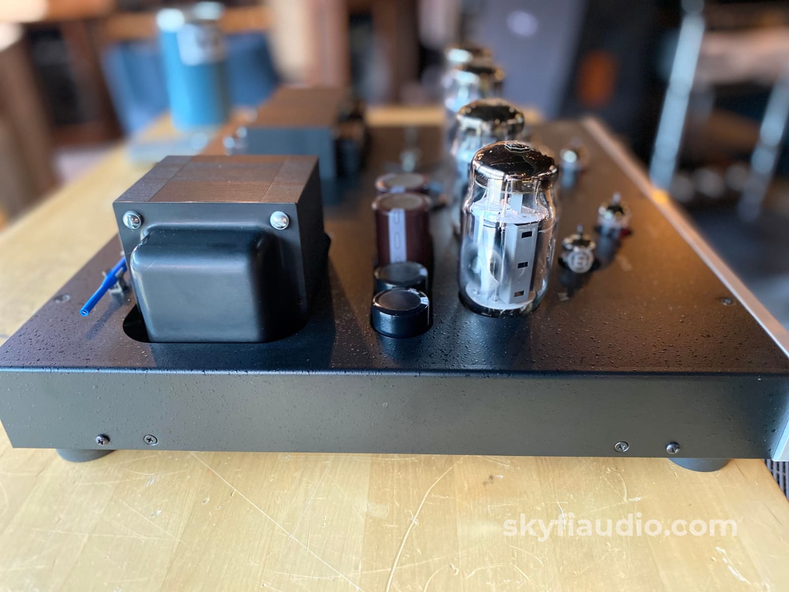 Rogue Audio Cronus Magnum Tube Integrated W/Solid State Phono Stage Amplifier