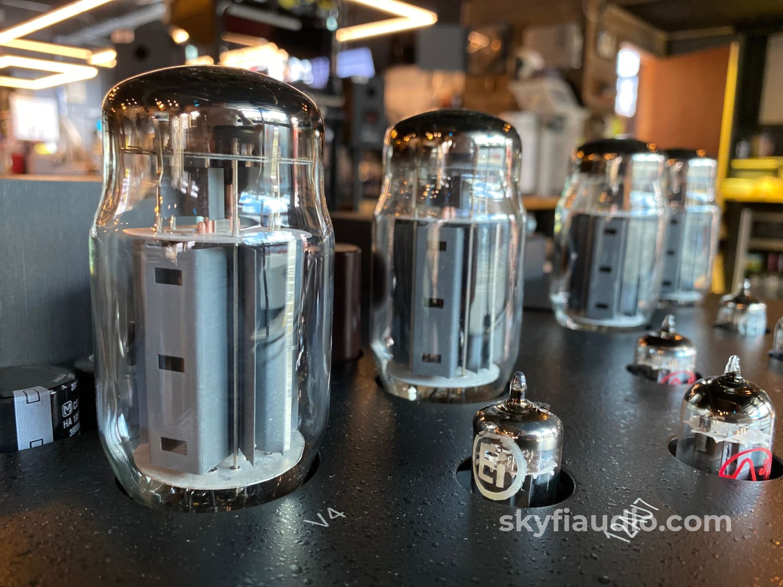 Rogue Audio Cronus Magnum Tube Integrated W/Solid State Phono Stage Amplifier