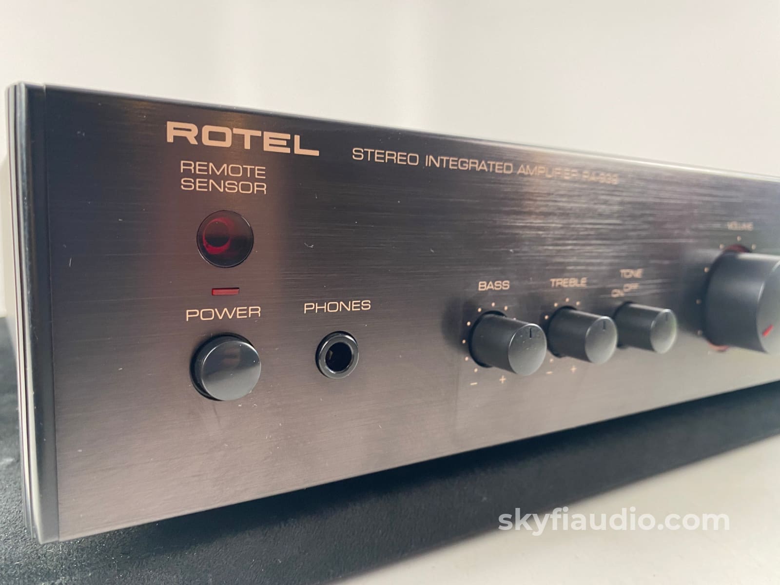 Rotel Ra-932 Integrated Amplifier With Phono