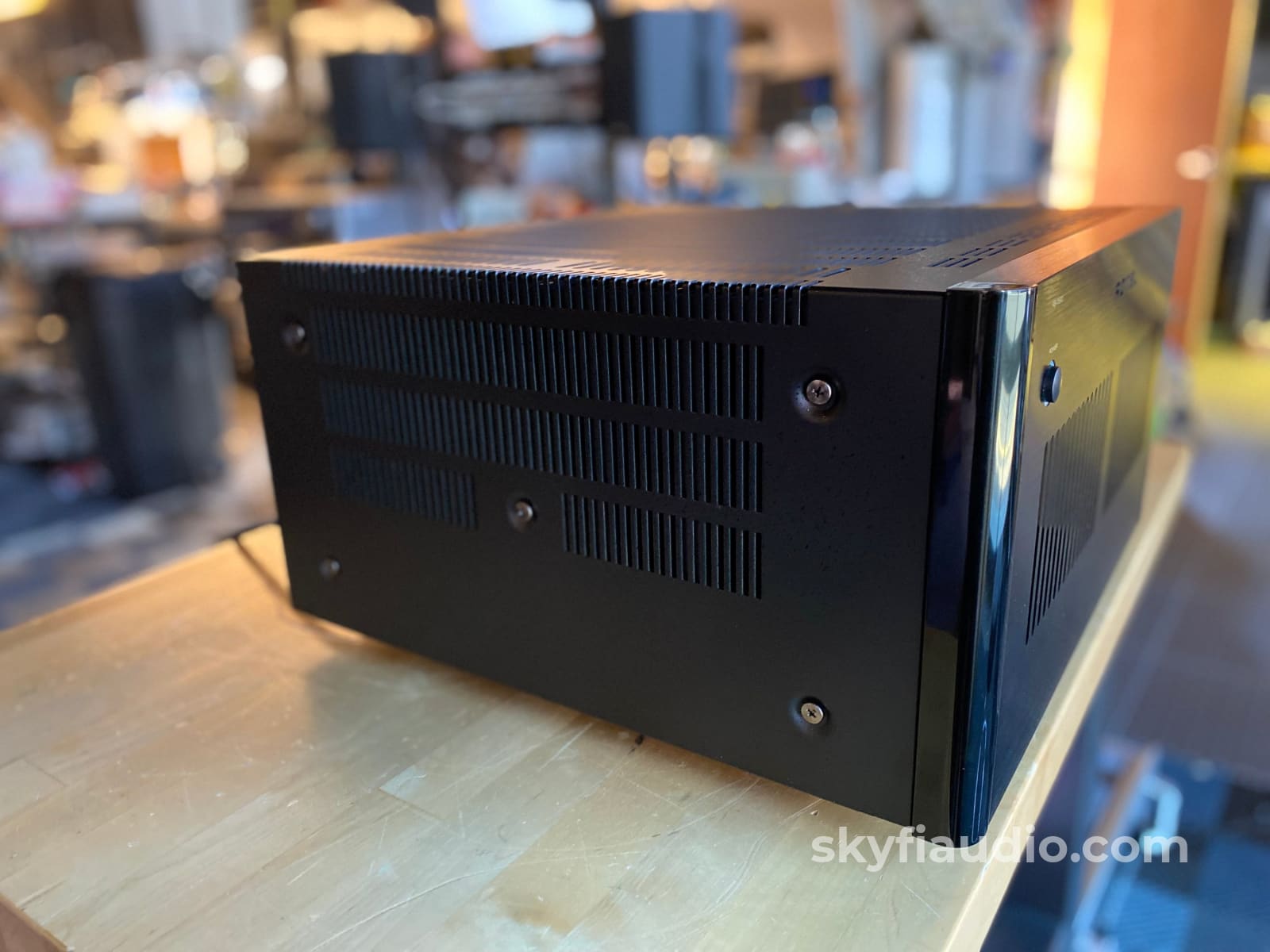 Rotel Rb-1590 Stereo Amplifier 2 X 350 Watts