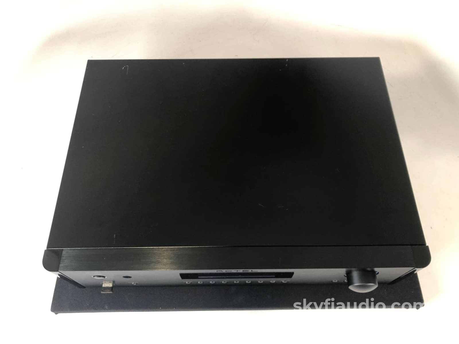 Rotel Rc-1570 Preamp/Dac With Phono Input Preamplifier