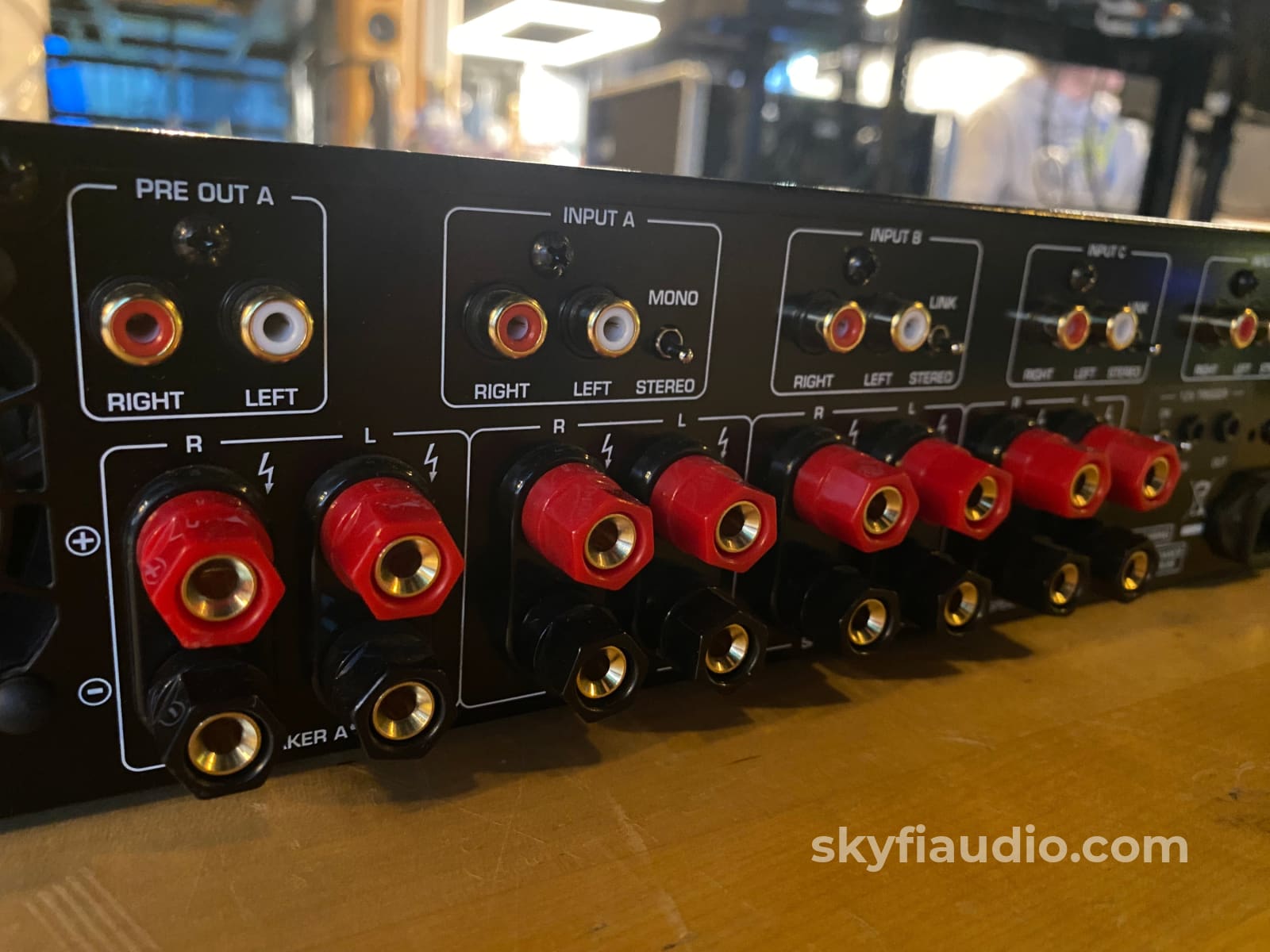 Rotel Rkb-8100 - 8X100 Channel Theater Or Multi Room Amplifier