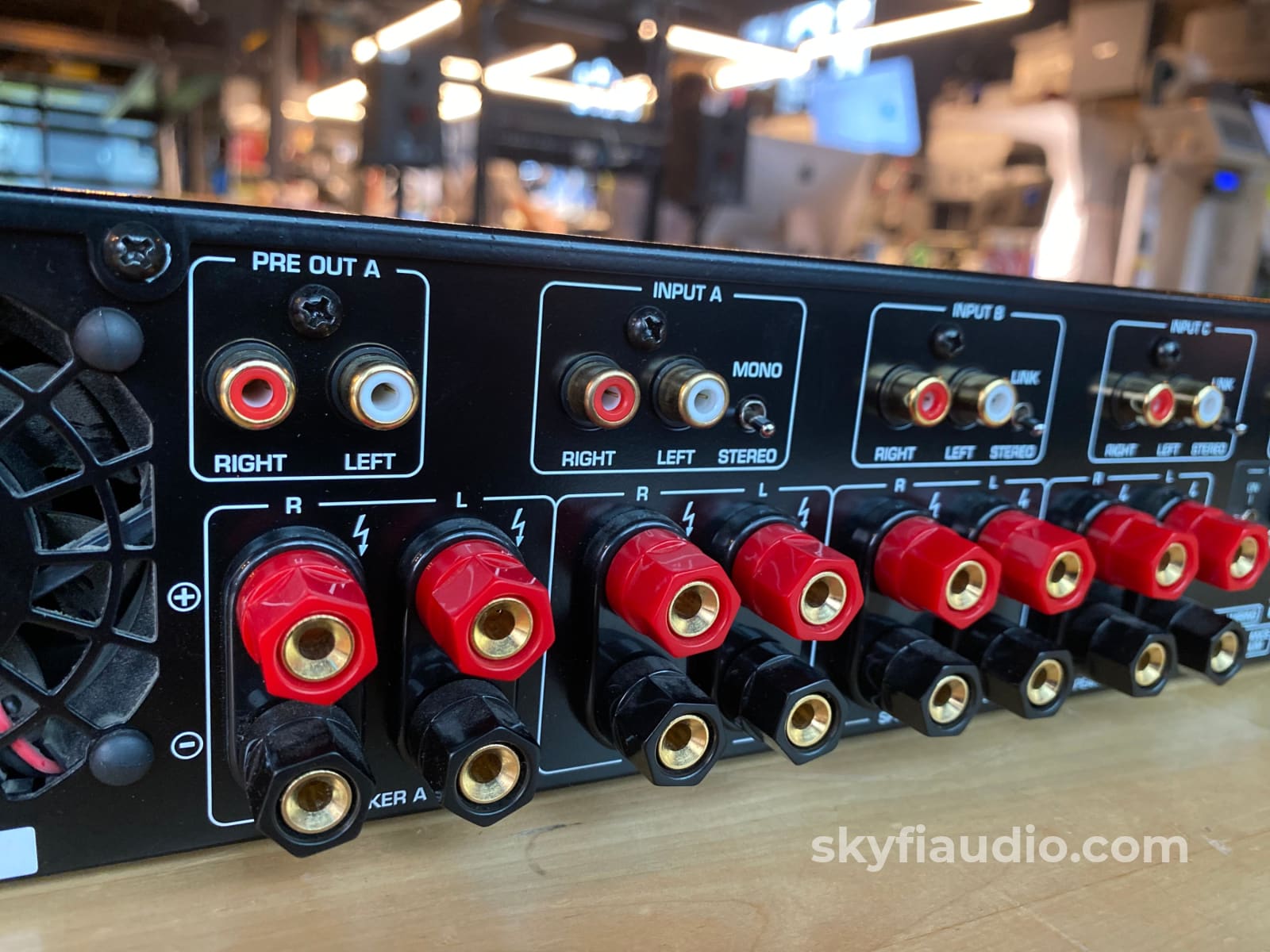 Rotel Rkb-850 Amplifier 8 X 50W