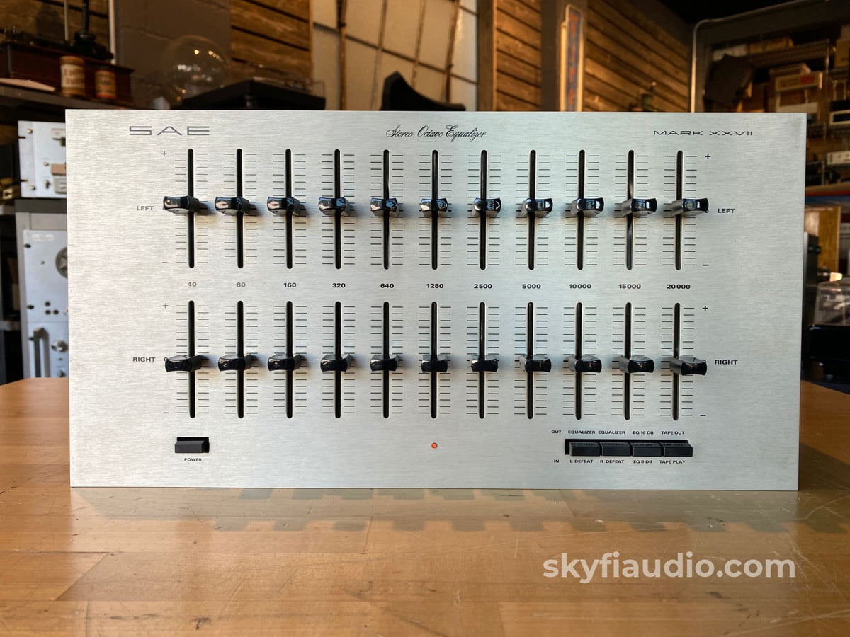 Sae 4 Piece Vintage System In Wood Cabinets - Wow!