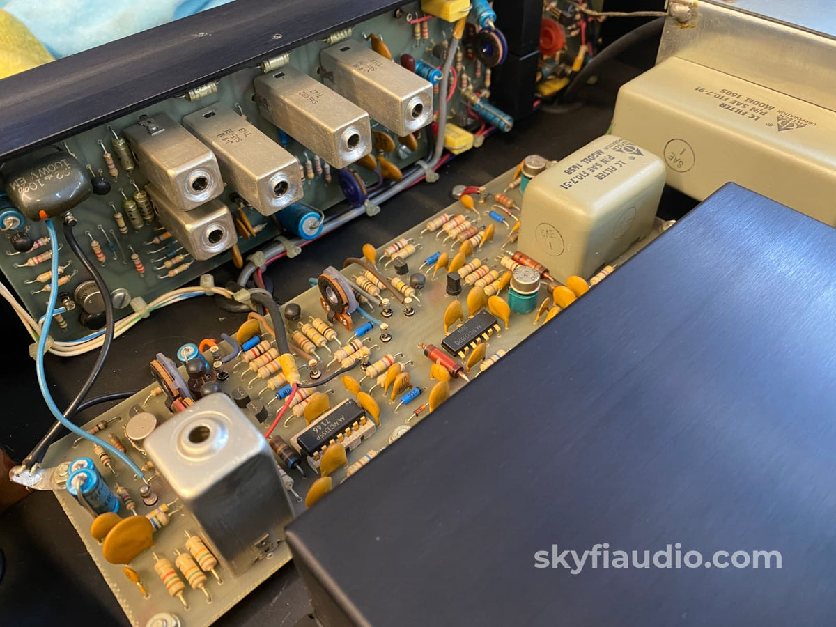 Sae 4 Piece Vintage System In Wood Cabinets - Wow!