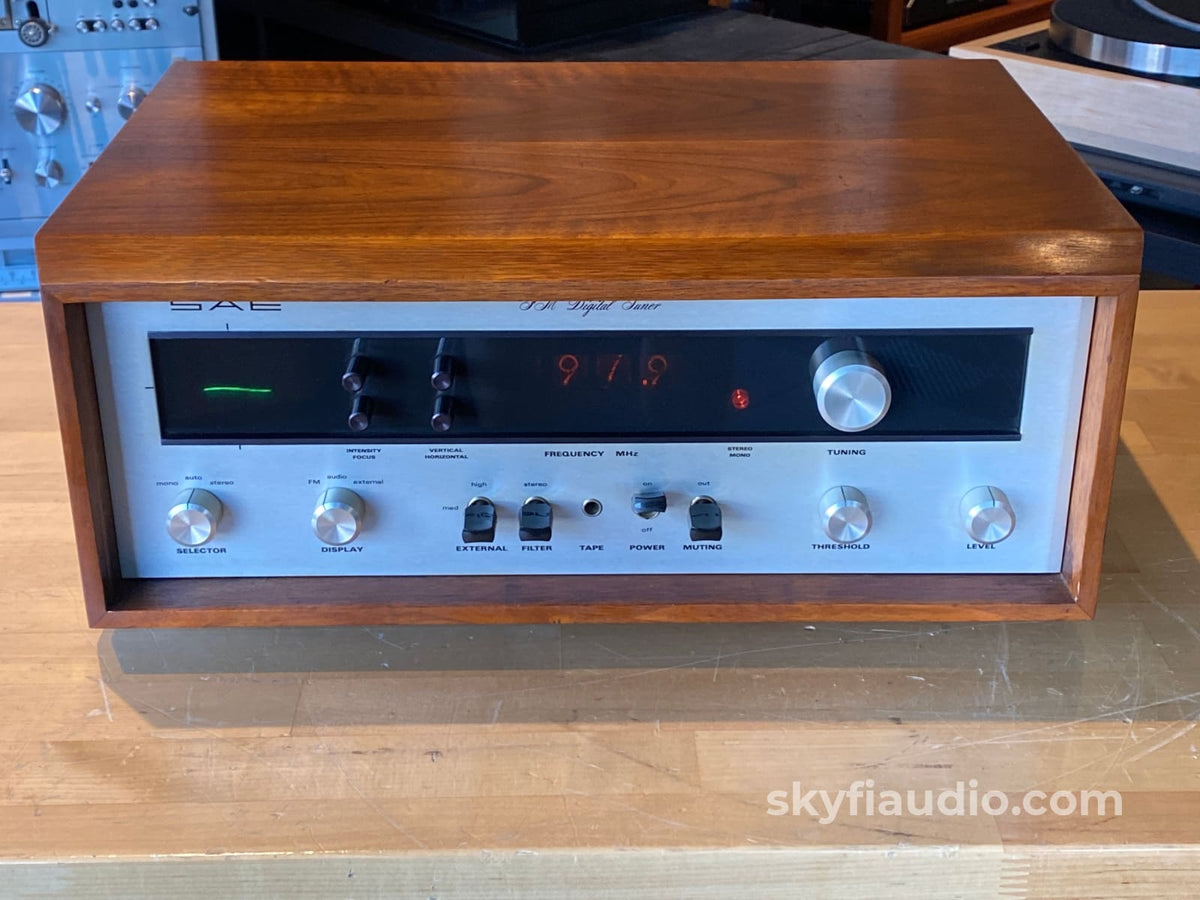 Sae 4 Piece Vintage System In Wood Cabinets - Wow!